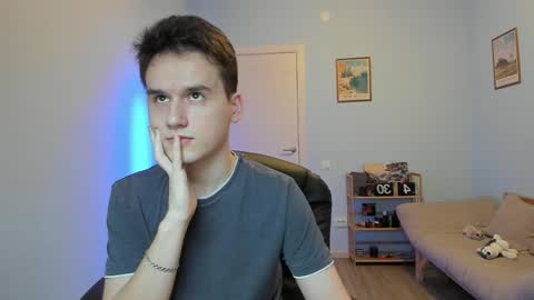 Snapshot of scooby_r chatting on 01.28.25 Thomas brunette and Alex blond online show from 01.28.25