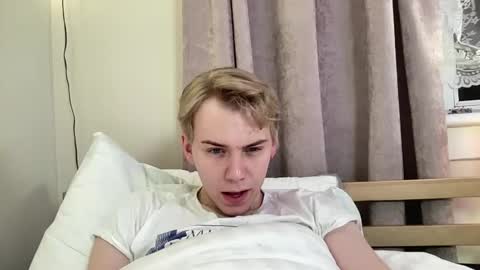 Snapshot of scottish_twink01 chatting on 10.04.25 danny online show from 10.04.25