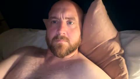 Snapshot of scottric chatting on 09.21.25 SexyDaddy online show from 09.21.25