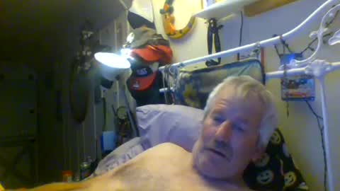 Snapshot of scoutiii chatting on 08.04.26 scoutiii online show from 08.04.26