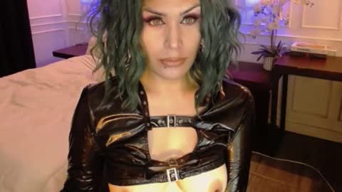 screendoll online show from 02.02.25