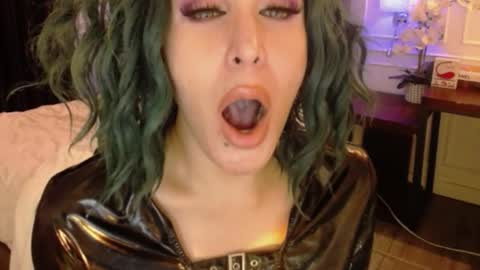 screendoll online show from 02.14.25