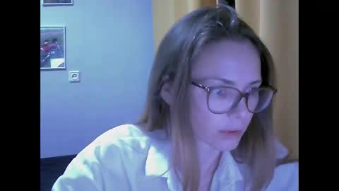 Snapshot of sea_dream chatting on 10.28.25 SEA Dream online show from 10.28.25