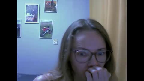 Snapshot of sea_dream chatting on 11.27.25 SEA Dream online show from 11.27.25