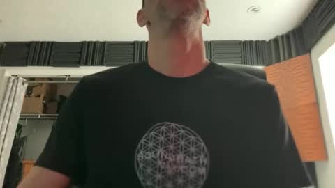 Snapshot of seb_whalker chatting on 10.28.25 Sebastian online show from 10.28.25