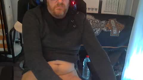 Snapshot of seba881975 chatting on 12.18.25 Sba Fr online show from 12.18.25