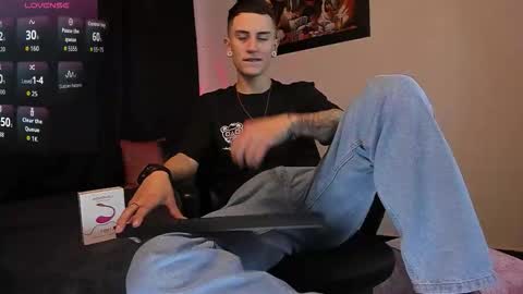 Snapshot of sebas_maverick chatting on 09.30.25 Sebastian online show from 09.30.25