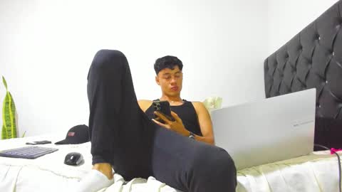 Snapshot of sebastian_dash chatting on 01.12.25 SEBAS  online show from 01.12.25