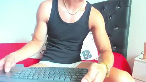 Snapshot of sebastian_dash chatting on 02.01.25 SEBAS  online show from 02.01.25