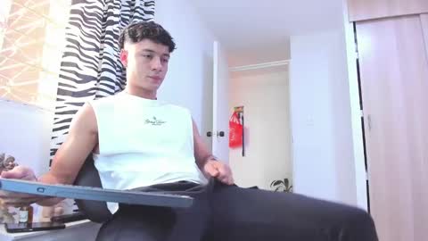 Snapshot of sebastian_dash chatting on 03.03.25 SEBAS  online show from 03.03.25