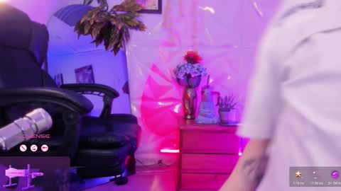     .  INDEPENDENT MODEL online show from 02.18.26