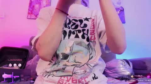     .  INDEPENDENT MODEL online show from 02.21.26