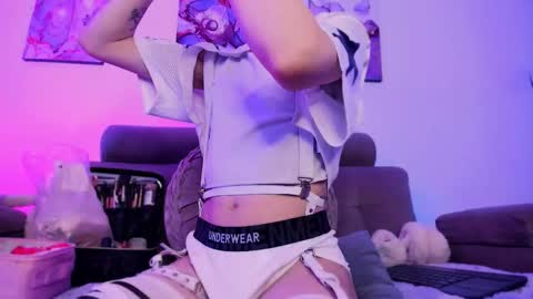     .  INDEPENDENT MODEL online show from 03.02.26