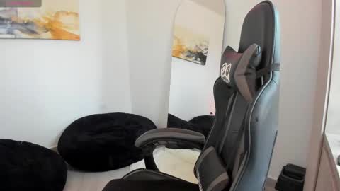 Snapshot of sebastianortizm chatting on 01.25.25 Lucian Sinclair online show from 01.25.25