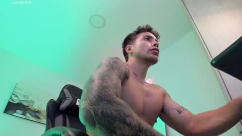 Snapshot of sebastianortizm chatting on 02.05.25 Lucian Sinclair online show from 02.05.25