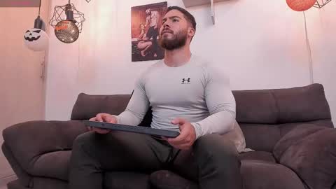 Snapshot of sebastianvilla__ chatting on 10.04.25 Instagram jeanpaulfit  online show from 10.04.25