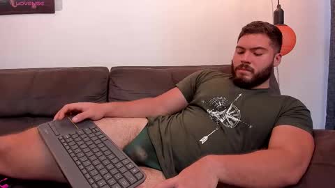 Snapshot of sebastianvilla__ chatting on 10.27.25 Instagram jeanpaulfit  online show from 10.27.25