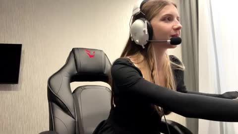 Nika online show from 04.21.26