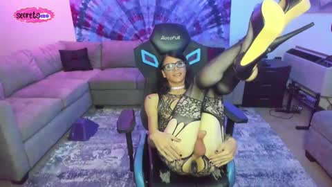Snapshot of secrets420 chatting on 10.05.25 Jasmine online show from 10.05.25
