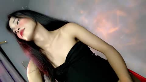 Snapshot of seduce_and_surrender chatting on 10.23.25 YU RI online show from 10.23.25