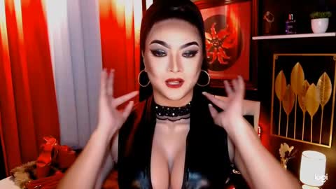 Snapshot of seducinglinda chatting on 12.22.24 seducinglinda online show from 12.22.24