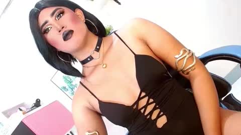 Snapshot of seductive_scarllete chatting on 01.17.26 SCARLETTE online show from 01.17.26