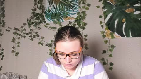 Snapshot of seductive_she_wolf chatting on 11.03.25 seductive_she_wolf online show from 11.03.25