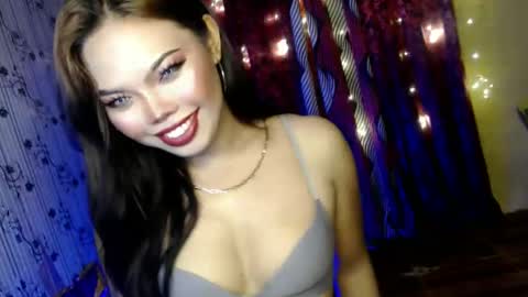Snapshot of seductress_lust chatting on 12.22.24 cassie online show from 12.22.24