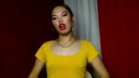 Snapshot of seductress_lust chatting on 02.05.25 cassie online show from 02.05.25