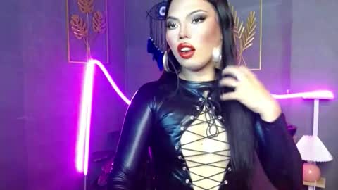 Snapshot of seductress_lust chatting on 10.20.25 cassie online show from 10.20.25