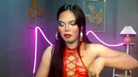 Snapshot of seductress_lust chatting on 11.04.25 cassie online show from 11.04.25