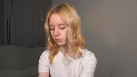 Snapshot of seebunny chatting on 06.08.26 See Its honey bunny im Lana online show from 06.08.26