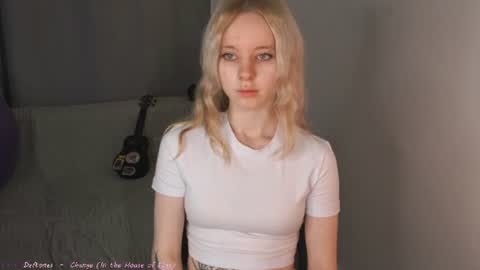 Snapshot of seebunny chatting on 06.26.26 See Its honey bunny im Lana online show from 06.26.26