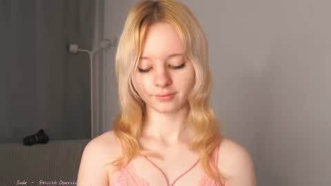 Snapshot of seebunny chatting on 07.15.26 See Its honey bunny im Lana online show from 07.15.26