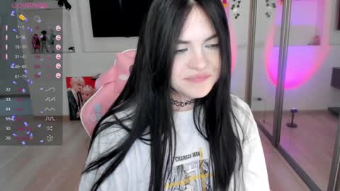 Snapshot of selena___cute chatting on 12.12.24 Selena online show from 12.12.24