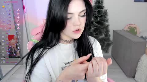 Snapshot of selena___cute chatting on 12.23.24 Selena online show from 12.23.24