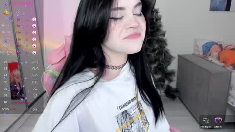 Snapshot of selena___cute chatting on 12.30.24 Selena online show from 12.30.24