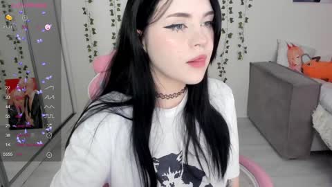 Snapshot of selena___cute chatting on 01.28.25 Selena online show from 01.28.25