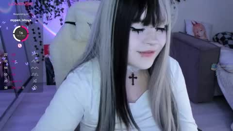 Snapshot of selena___cute chatting on 10.28.25 Selena online show from 10.28.25