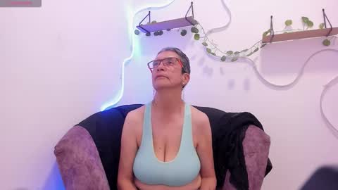 Selena online show from 11.13.25