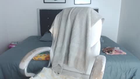 Snapshot of selena_hotmilf chatting on 09.18.25 Selena online show from 09.18.25