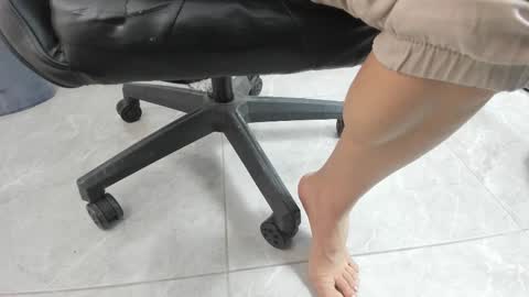 Snapshot of selena_robertss_ chatting on 10.14.25 selena roberts online show from 10.14.25