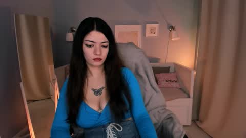 Snapshot of selena_wow_ chatting on 10.25.25 Selena  Follow Me online show from 10.25.25