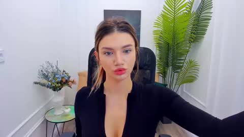 selenaemoore online show from 09.11.25