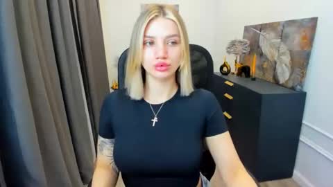 selenaemoore online show from 04.19.26