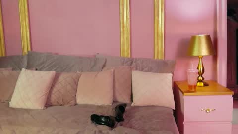 Snapshot of selenasims chatting on 10.27.25 SelenaSin online show from 10.27.25