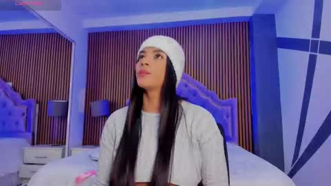 selenastonne online show from 09.18.25