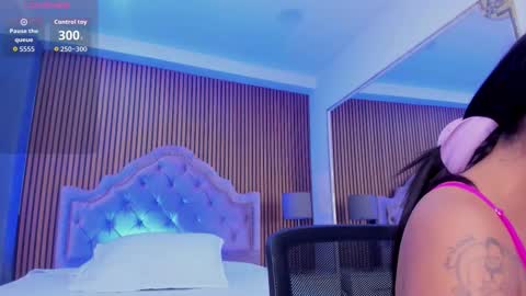 selenastonne online show from 10.28.25