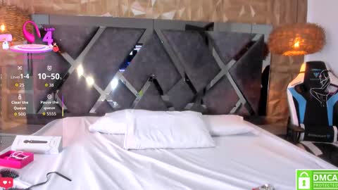 selene__lopez_ online show from 09.28.25