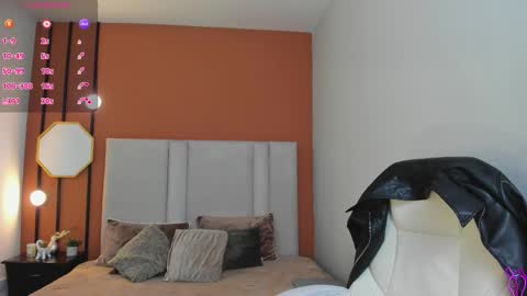 Snapshot of selene_e chatting on 09.26.25 Karol. online show from 09.26.25